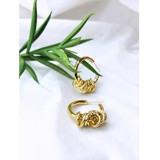 Unique Design Gold Tone Smooth Circle Interlocking Circles Earrings